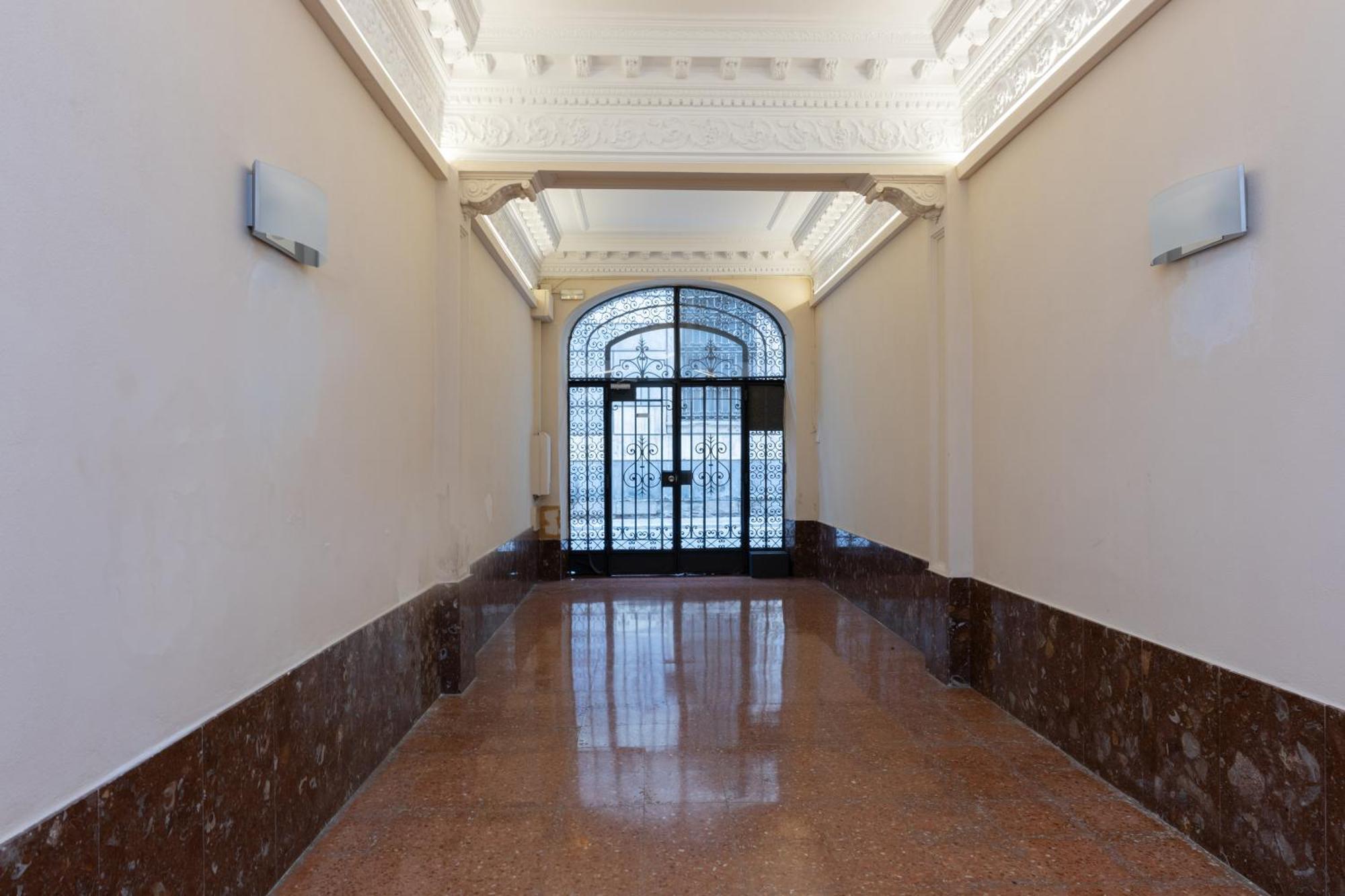 Hotel Lyon Barcelona Exterior photo
